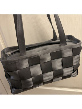 Harveys Women's Unusual Seatbelt Tote Bag y2k recycle sk8 archive